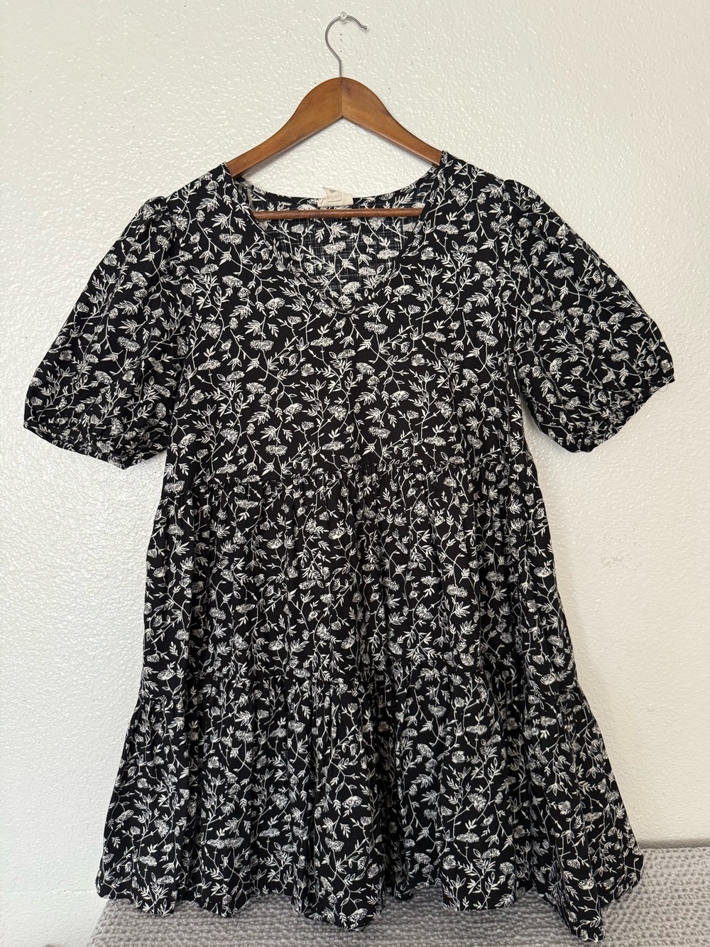 a.n.a a New approach Women’s mini  dress Black and White Floral size Small Cotto